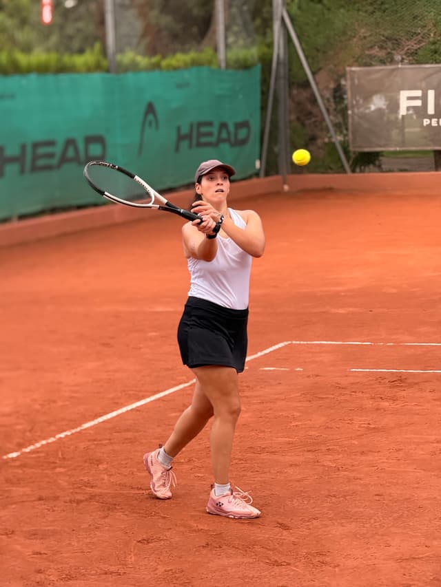 Giuliana Fertonani playing tennis